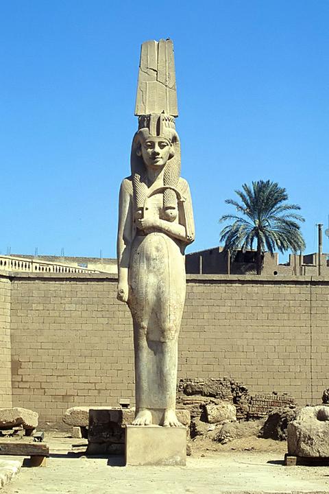 Statue of Meritamen