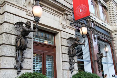 New York Palace and Cafe