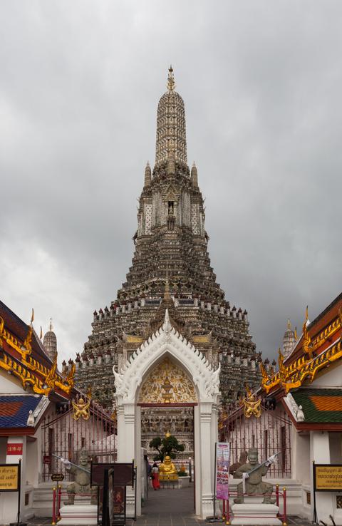 Wat Arun (Temple of Dawn)